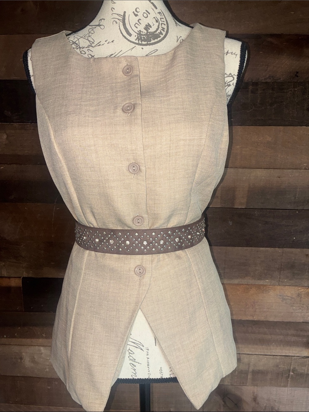 Monteau Neutral Beige Sleeveless Button-Front Tank